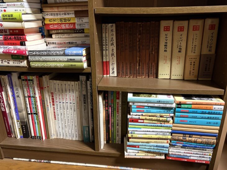 日本城郭協会編『日本名城の旅』上下と、毎日新聞社『一億人の昭和史 日本の戦史』