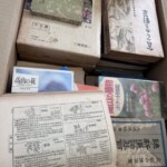 本田正次『原色野外の樹木』や『食べられる野草』『高山の花』、前田陳爾『続・新選詰碁百題』が入った段ボール